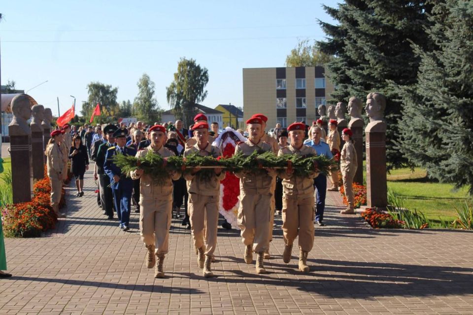Сегодня, 22 сентября, в Мглине прошли памятные мероприятия, посвящённые Дню освобождения города от немецко-фашистских захватчиков