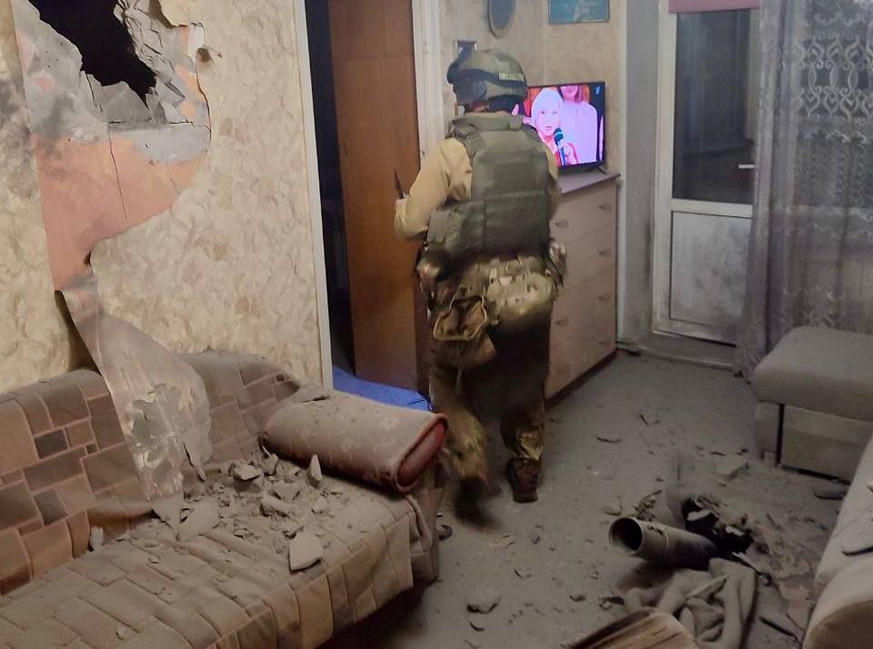 В Брянской области росгвардейцы доставили в больницу нескольких пострадавших в результате массированного удара, который нанесли украинские националисты из РСЗО «Град» по мирным жителям поселка Белая Березка Трубчевского...