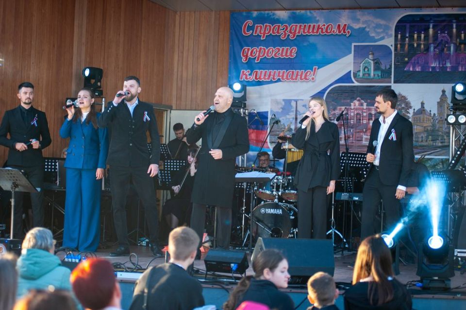 20 сентября в центральном парке им.В.В.Воровского состоялась концертная программа Брянского городского эстрадного оркестра под управлением художественного руководителя и главного дирижёра Максима Дегтерёва «Моё Отечество»...