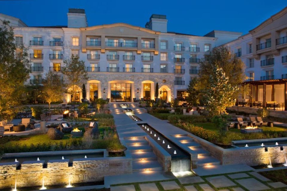 Hilton  9000- 
