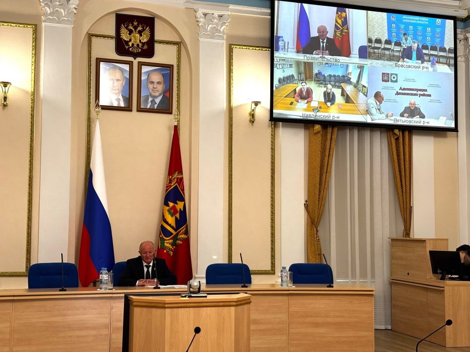 7 октября в Правительстве Брянской области состоялось совещание в формате видеоконференцсвязи под председательством временно исполняющего обязанности заместителя Губернатора Брянской области Бориса Грибанова