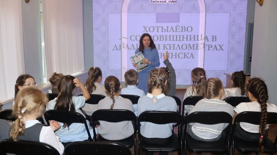 В модельной Детской библиотеке № 10 им. Н. Н. Старченко состоялось увлекательное погружение в историю родного края. Час краеведения под названием «Хотылёво — сокровищница в двадцати километрах от Брянска» собрал юных...