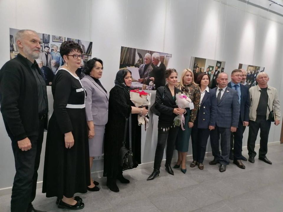 Сегодня в галерее искусств «Персона» МБУДО «Детская школа искусств N 1 им.Т.П. Николаевой состоялось открытие выставки живописных произведений выпускников творческой мастерской живописи Российской академии художеств...