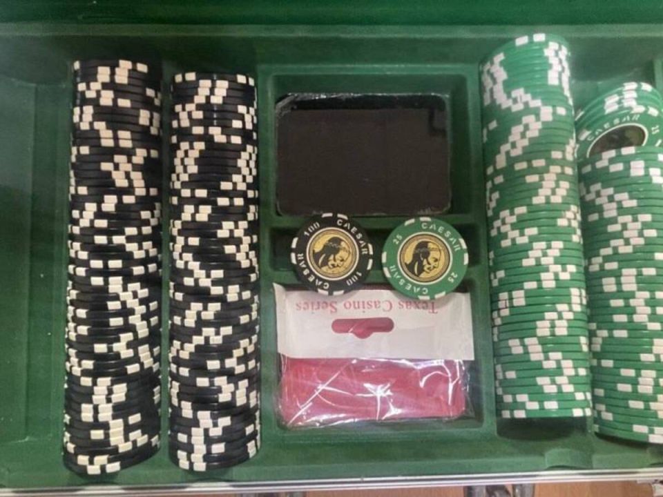 В Клинцах накрыли подпольный покерный клуб