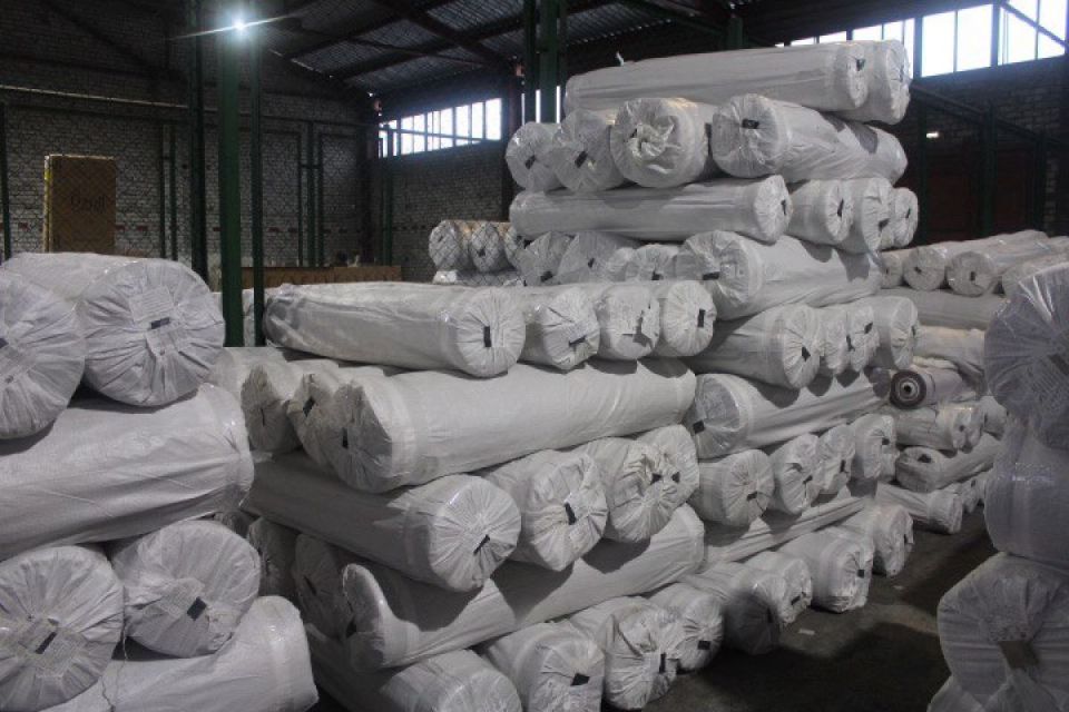 Грузовик с «серыми» тканями на 1,5 млн рублей остановили брянские таможенники