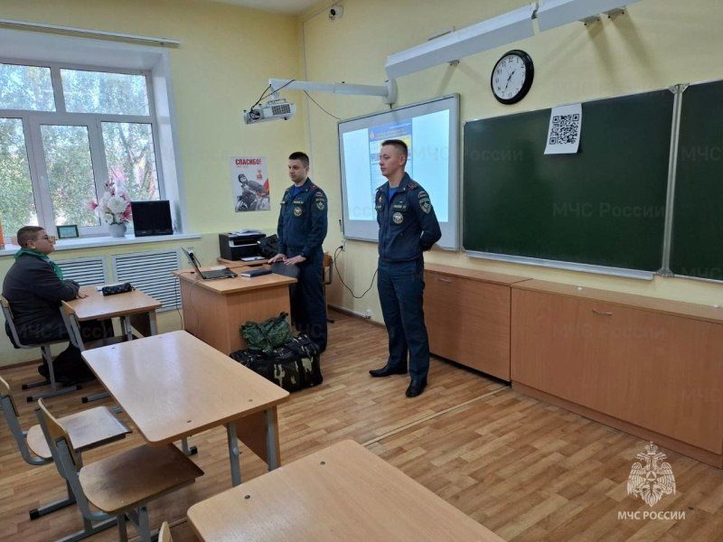 Сотрудники МЧС России провели открытый урок по безопасности в Снежской гимназии