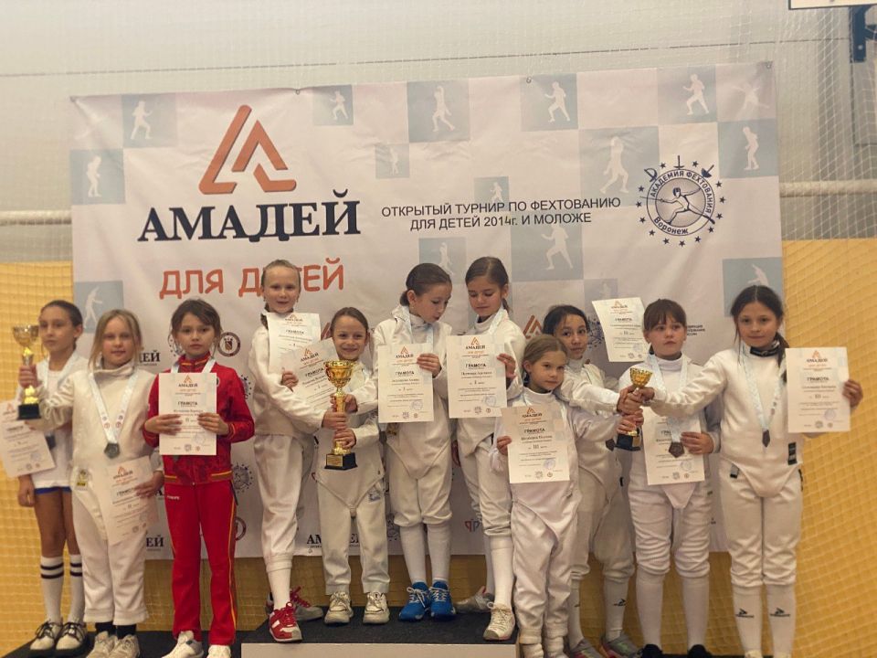 Юные брянские фехтовальщицы стали третьими на соревнованиях в Воронеже