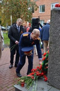 В Трубчевске руководитель межрайонного следственного отдела принял участие в памятном мероприятии