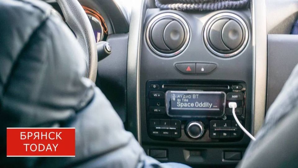 Водителя фуры оштрафовали за столкновение с поездом в Севском районе