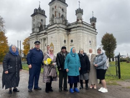 Брянские следователи организовали для пожилых людей выезд в храм