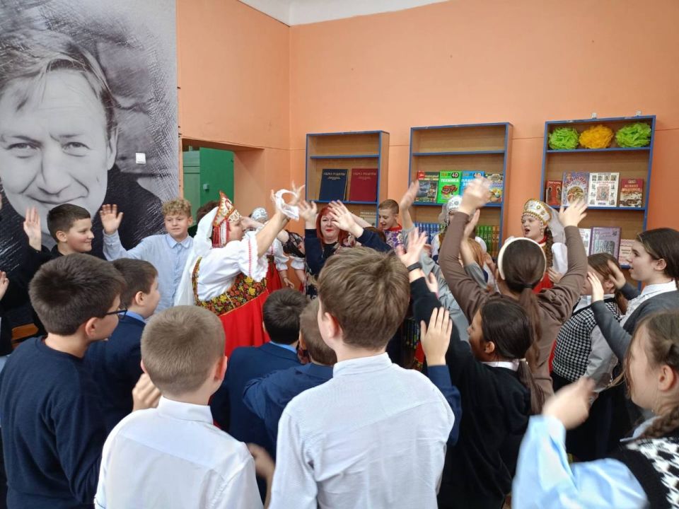 14 октября народный ансамбль русской песни «Родные напевы» (рук