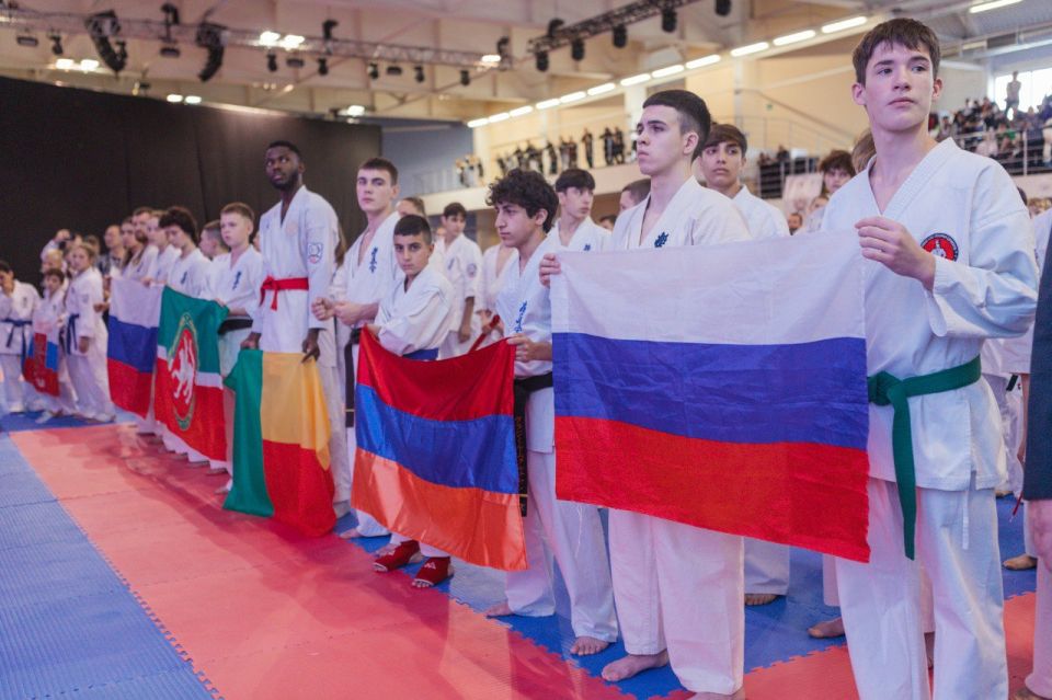 Брянские спортсмены Максим Садовников и Артем Поспелов — чемпионы мира по всестилевому каратэ