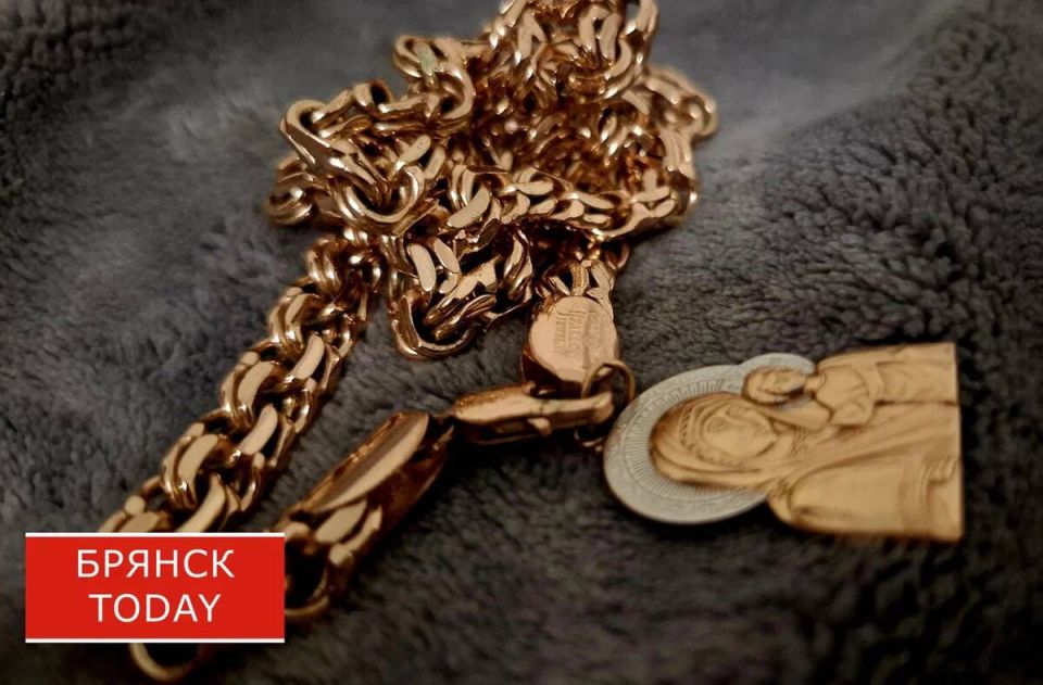 В Брянске девушка с чужой карты купила «ювелирку» и сдала её в ломбард