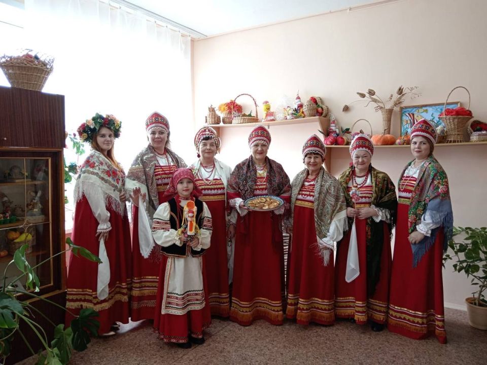 В доме культуры р.п. Радица-Крыловка прошел литературный час «Покровские приметы»