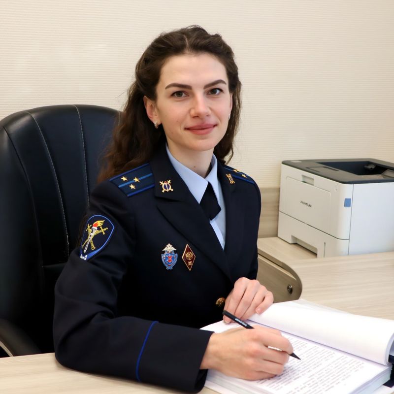 Приятного вечера пятницы и отличных выходных желает вам следователь по особо важным делам СУ УМВД России по Брянской области Евгения Белова