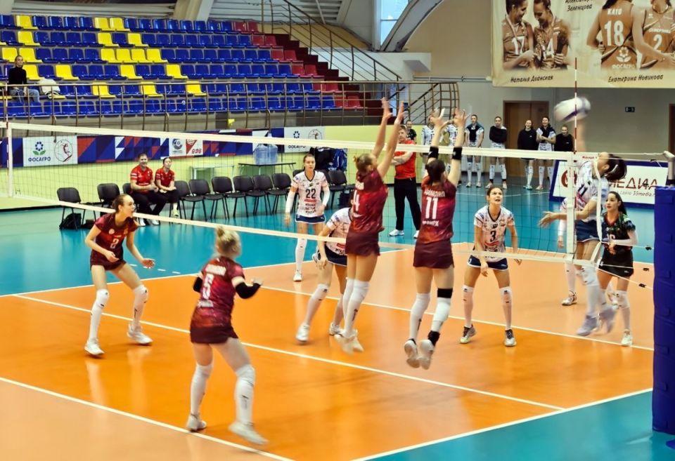 Волейболистки «Брянска» одержали победу в напряжённом матче