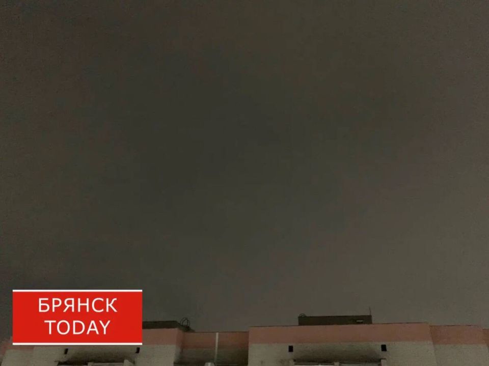 В Трубчевске после атаки украинских дронов вспыхнул пожар