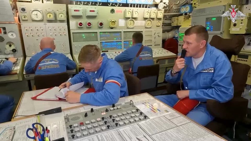 Юрий Котенок: Момент пуска баллистической ракеты "Синева" с борта атомного ракетного подводного крейсера стратегического назначения "Брянск" в Баренцевом море