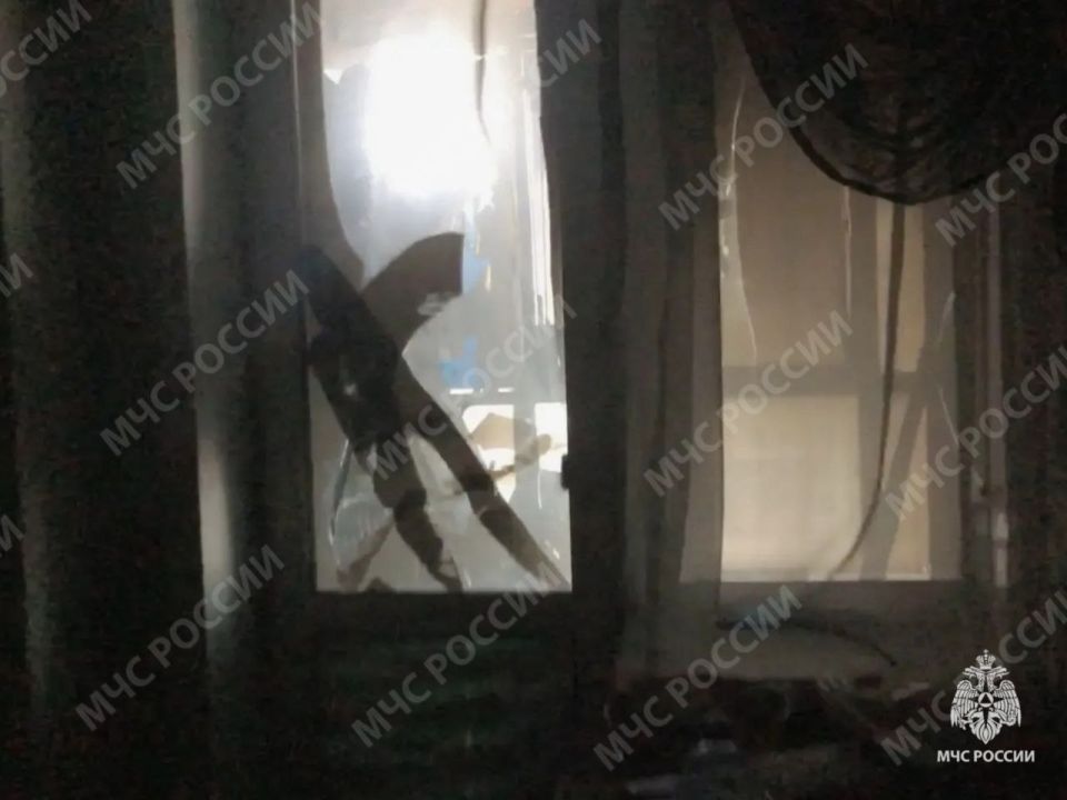 Пожарно-спасательные подразделения ликвидировали пожар в квартире в Брянске