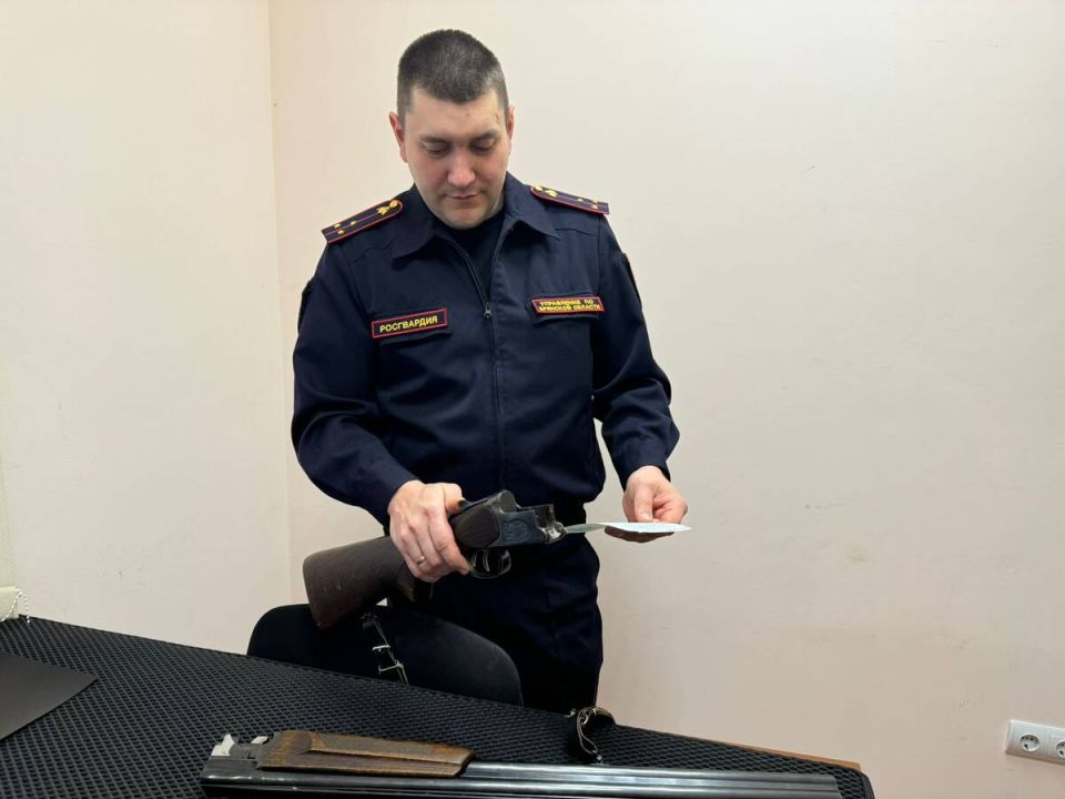 В Брянской области жители сдали оружие в Росгвардию