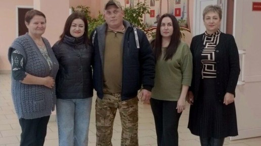 Активисты Брянского района передали партию окопных свечей для бойцов СВО