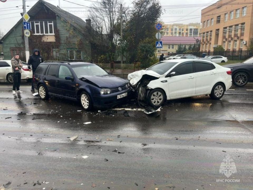 Спасатели выехали на «тройное» ДТП в Брянске на Дуки