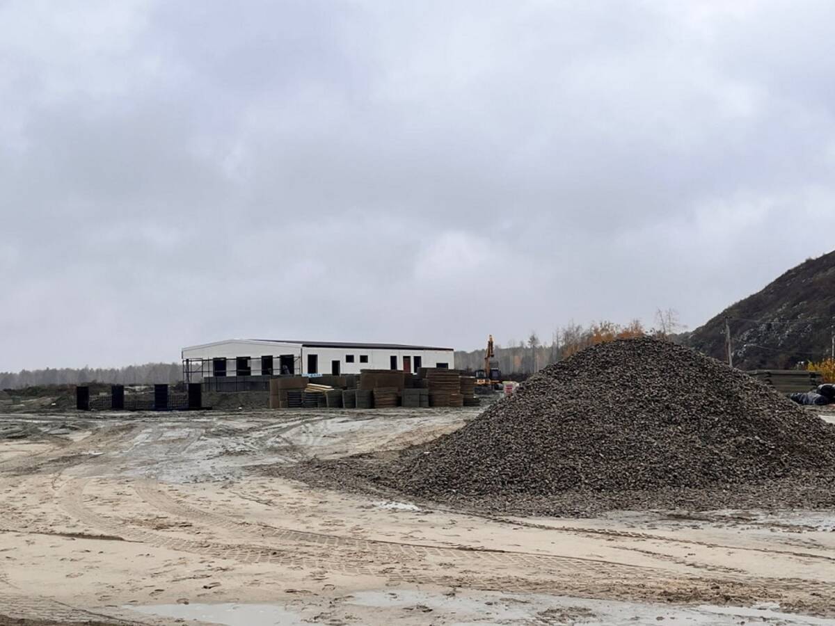Замминистра Минприроды проинспектировал стройку мусорного полигона под Брянском