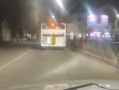 Бесплатный проезд по-брянски: пассажир в желтой куртке освоил «внештатный» способ передвижения