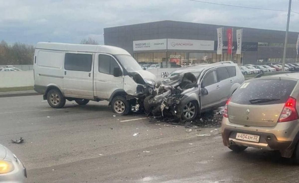 Горожане сообщили о жестком ДТП на Флотской в Брянске