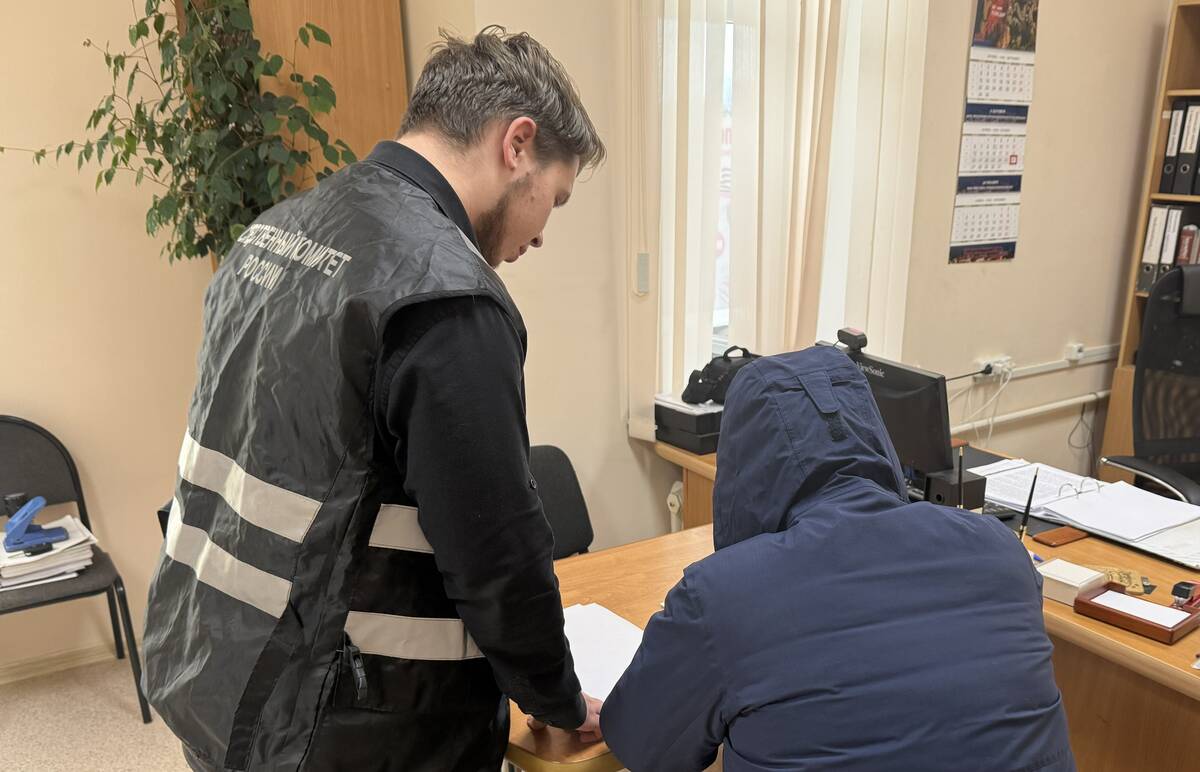 В Почепе пьяный мужчина ранил ножом полицейского