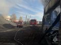 Жителям Брянска показали горевший автосервис