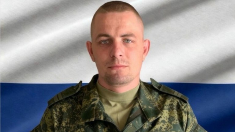 В Комаричском районе простились с 29-летним бойцом СВО Владимиром Крестенковым