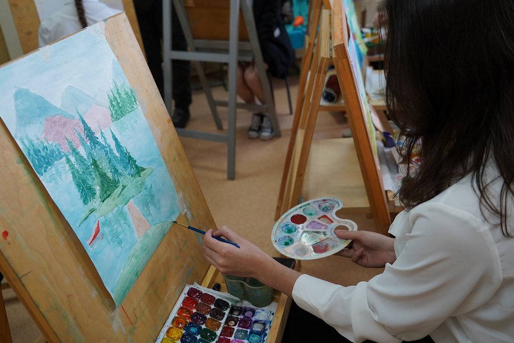 «Брянщина родная». Студенты областного колледжа искусства провели пленэр на предприятиях