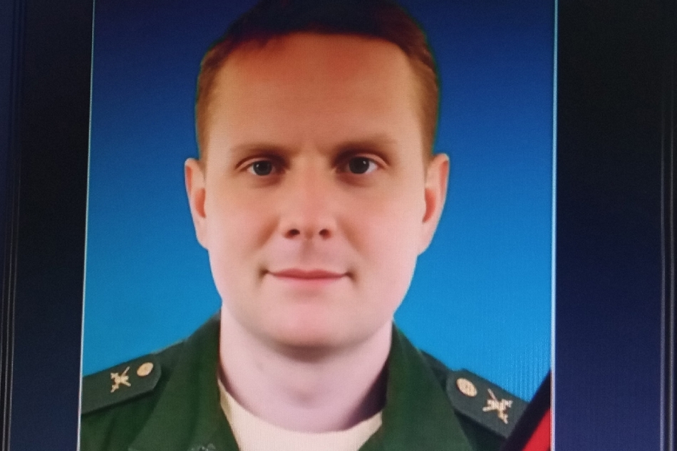 Десятки жителей Клинцов простились с погибшим бойцом Антоном Балабиным