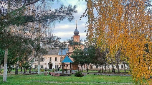 Брянцы восхитились осенними видами Севского Спасо-Преображенского монастыря