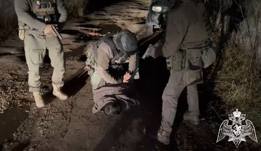 Подозреваемый в нападении на полицейского задержан в Брянске при содействии спецназа Росгвардии (видео)