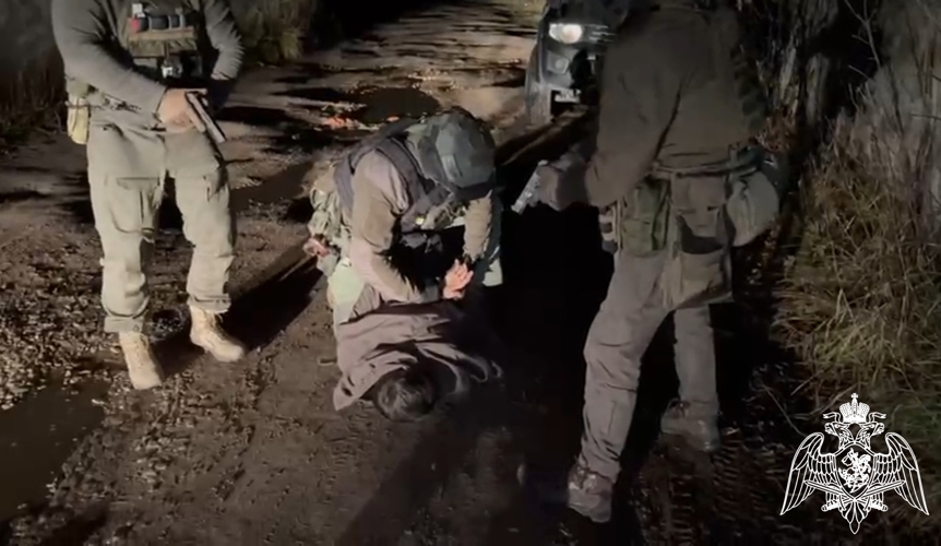 Подозреваемый в нападении на полицейского задержан в Брянске при содействии спецназа Росгвардии (видео)