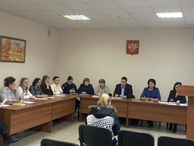 В администрации Выгоничского района состоялось заседание комиссии по делам несовершеннолетних и защите их прав