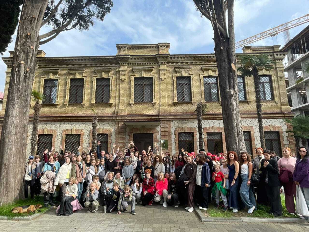 Ученики МБУДО "ДШИ им. Е. М. Беляева" совместно с классным руководителем Ксендзовой Л.А. стали участниками Международного Анималистического Арт- кампуса, который проходил в республике Абхазия с 26 по 31 октября