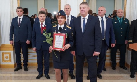 Сотрудников Управления Федеральной службы судебных приставов по Брянской области поздравили с профессиональным праздником и 160-летием со дня основания института судебных приставов в России