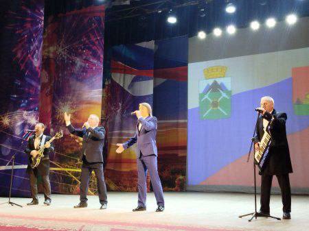 Вокально-инструментальный ансамбль «Стожары» Брянской областной филармонии выступил в г. Брянка Луганской области