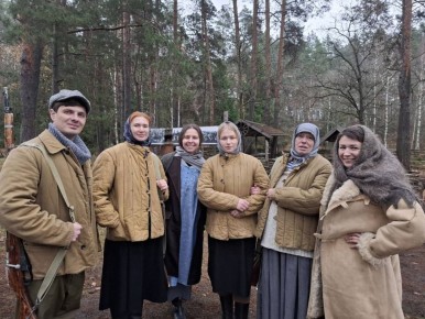 Артисты Брянского ТЮЗа приняли участие во Всероссийской акции «Ночь искусств» на МК «Партизанская поляна»