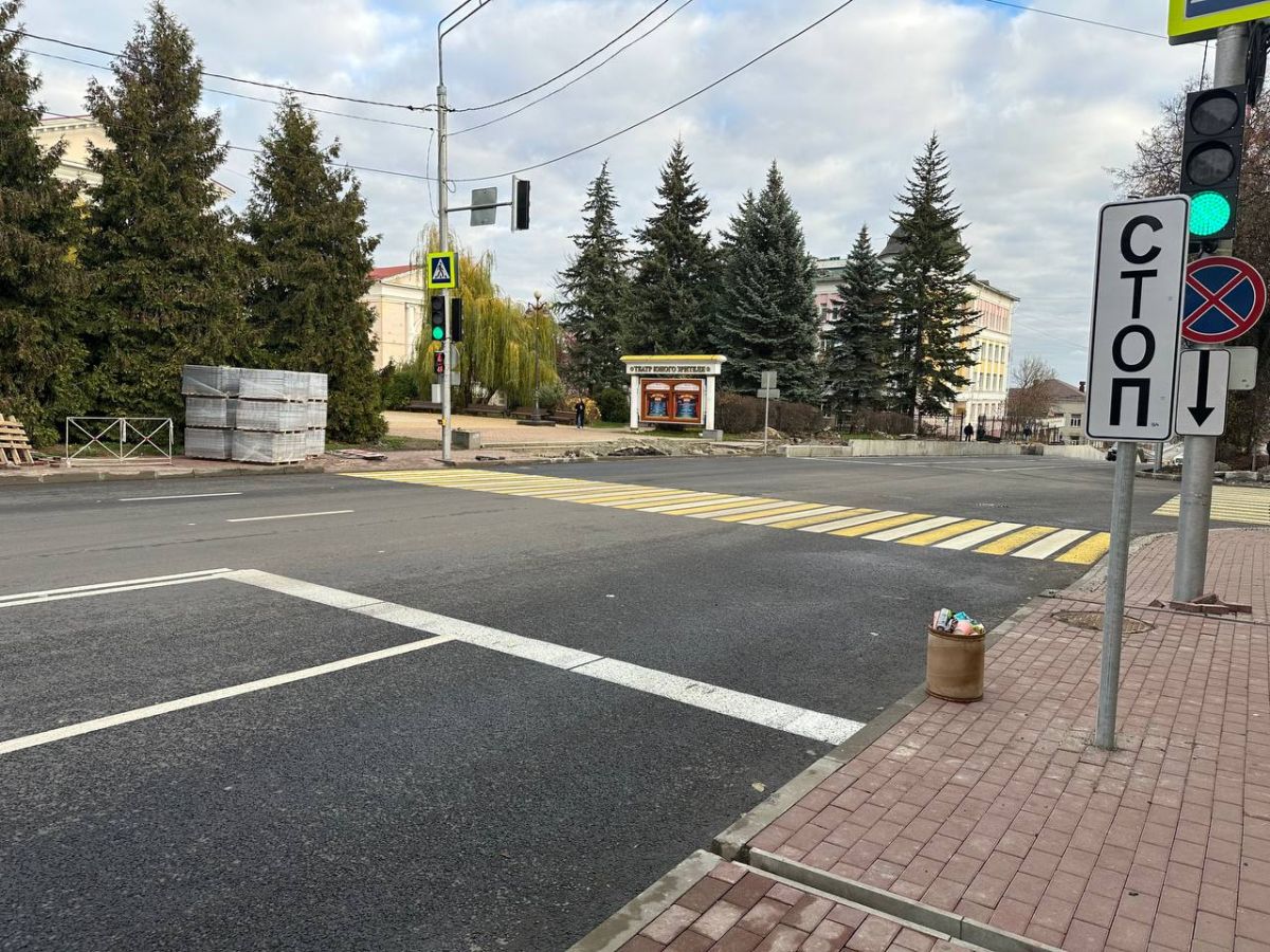 Открыли движение на пережившей капремонт улице Горького в Брянске. Фоторепортаж