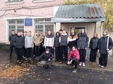 Ученики 8б и 9а классов МБОУ-СОШ4 вместе со своими классными руководителями в период осенних каникул продолжили углубляться в вопросы профориентации