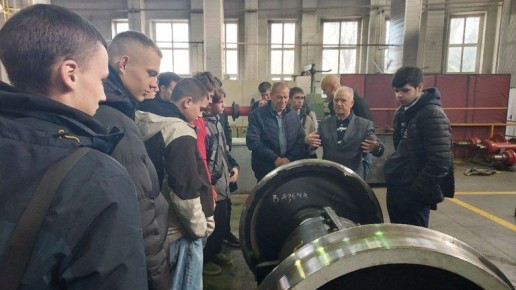 В Брянске студентам-железнодорожникам устроили экскурсию на будущем месте работы