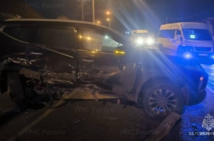 Под Брянском произошло серьезное ДТП, потребовалась помощь спасателей