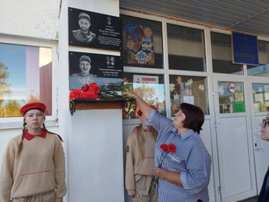 Советники директора по воспитанию МБОУ – СОШ№7 провели классную встречу с Говорковой Е. А. - мамой выпускника школы, погибшего при исполнении воинского долга в ходе специальной военной операции