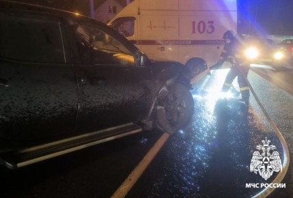 Брянские пожарные и спасатели устранили последствия автоаварии в брянском Супонево