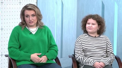 «Здесь и сейчас». Гости: руководитель проекта «Академия КВН» в Брянске Татьяна Мирчук, участники команды КВН «Вечная молодость» Александра Тарасенко и Кузьма Мирчук