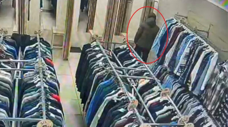 Брянские полицейские раскрыли кражу куртки из магазина